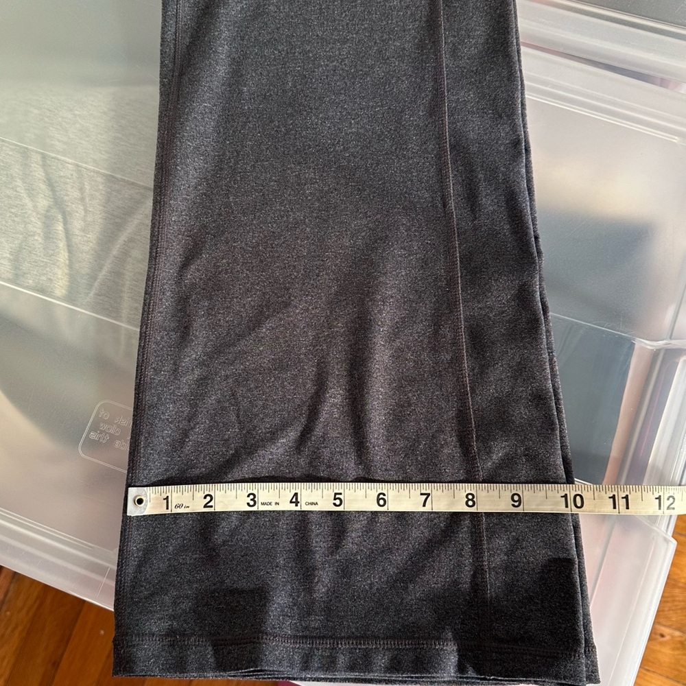Athleta Kickbooty Boot Cut Flare Yoga Pants Medium Tall - Picture 9 of 15